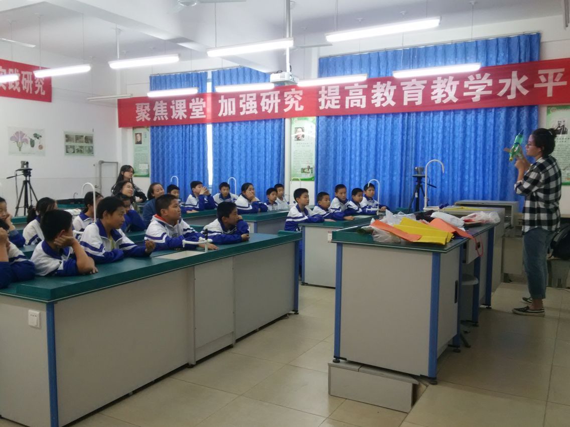 展科学思想 化雏鹰翅膀 ——永利3885网站和盛中学科技助学活动